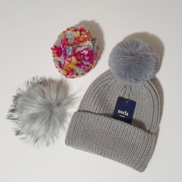 NIB / NWT Norla grey beanie hat toque 3 pom pom box set - Picture 2 of 4